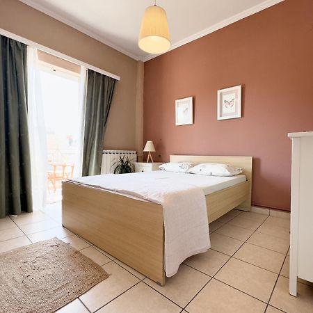 Spacious & Bright Flat With Balcony Lávrion 외부 사진