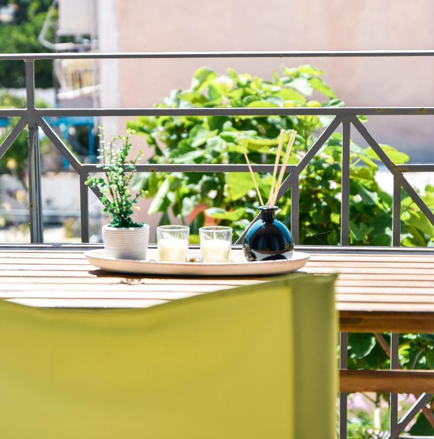 Spacious & Bright Flat With Balcony Lávrion 외부 사진