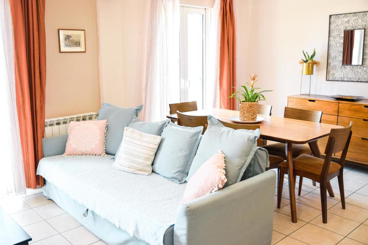 Spacious & Bright Flat With Balcony Lávrion 외부 사진