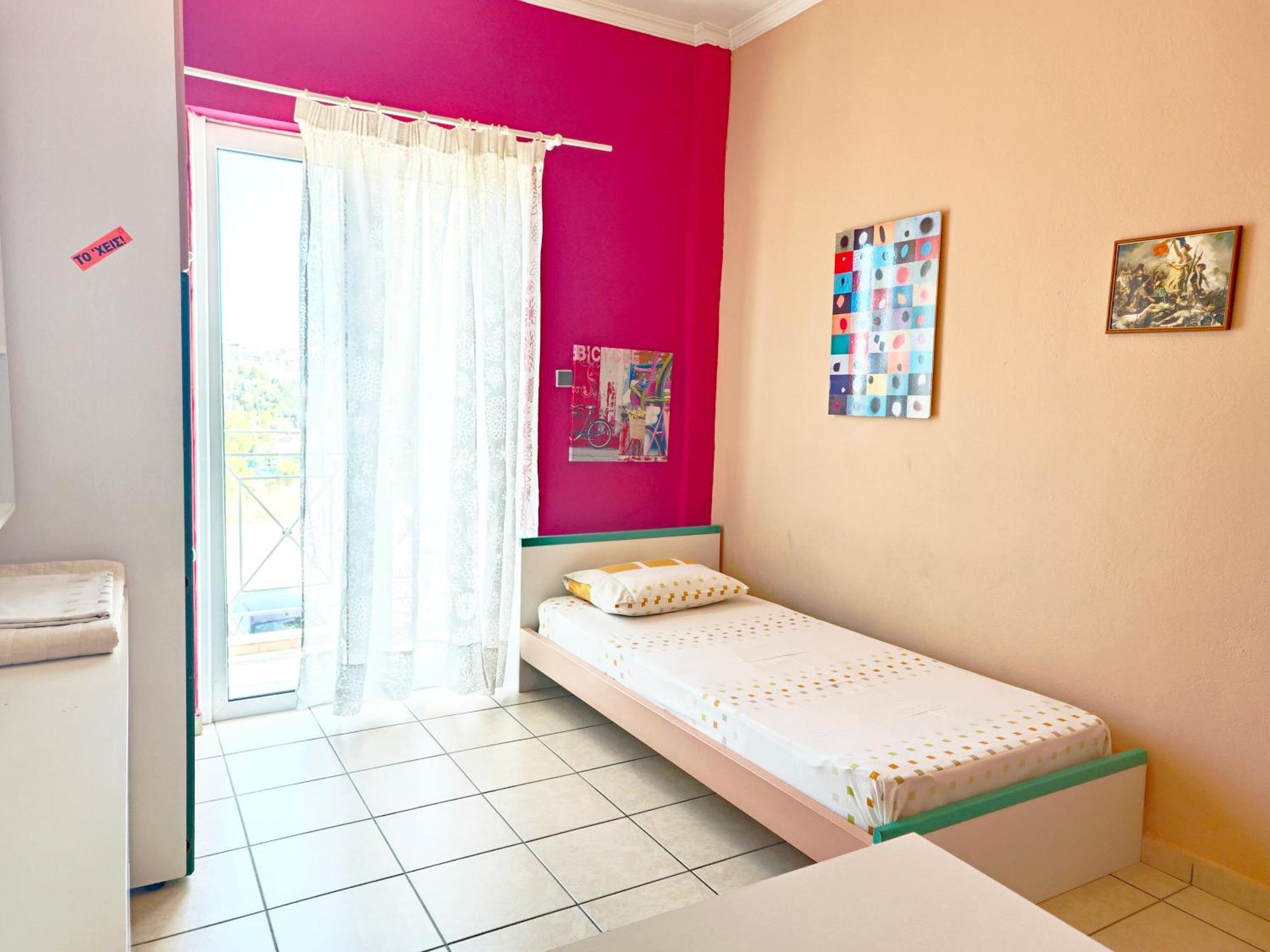Spacious & Bright Flat With Balcony Lávrion 외부 사진